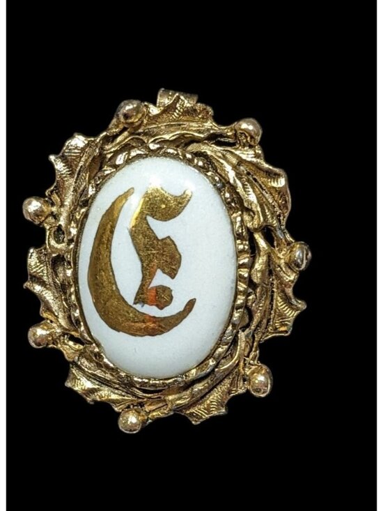 Vintage Gilded Hand Painted Victorian E Porcelain Brooch/Pendant - Picture 1 of 4